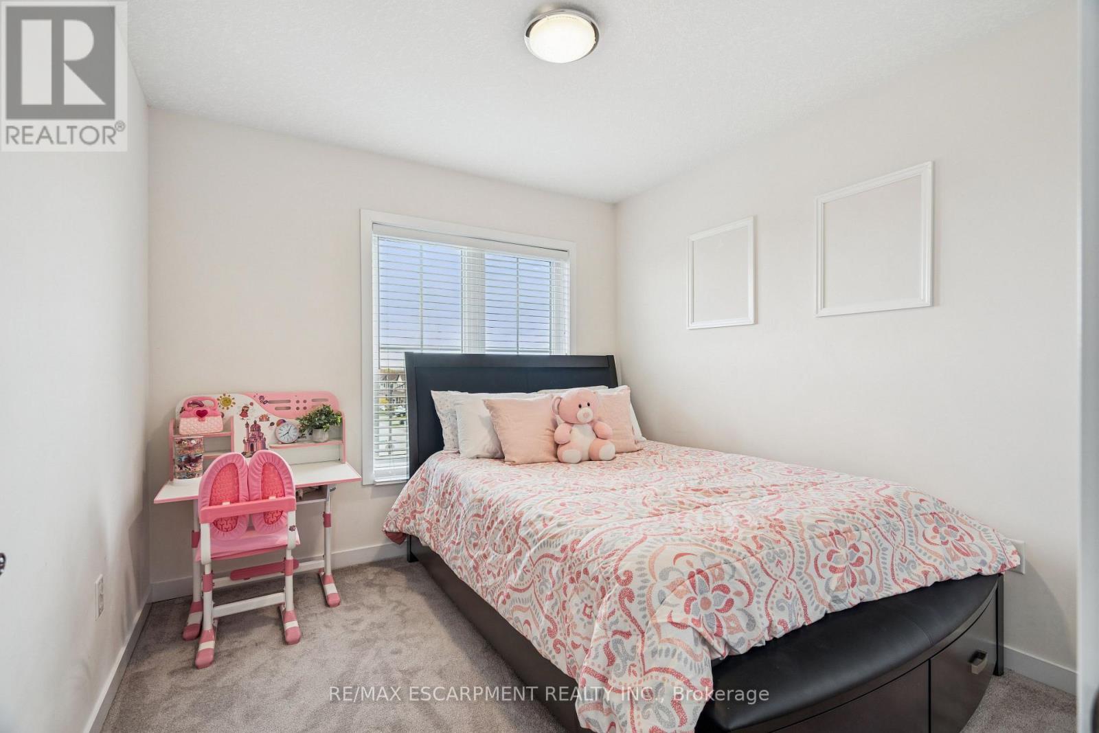 12 Crafter Crescent, Hamilton, ON - Indoor Photo Showing Bedroom
