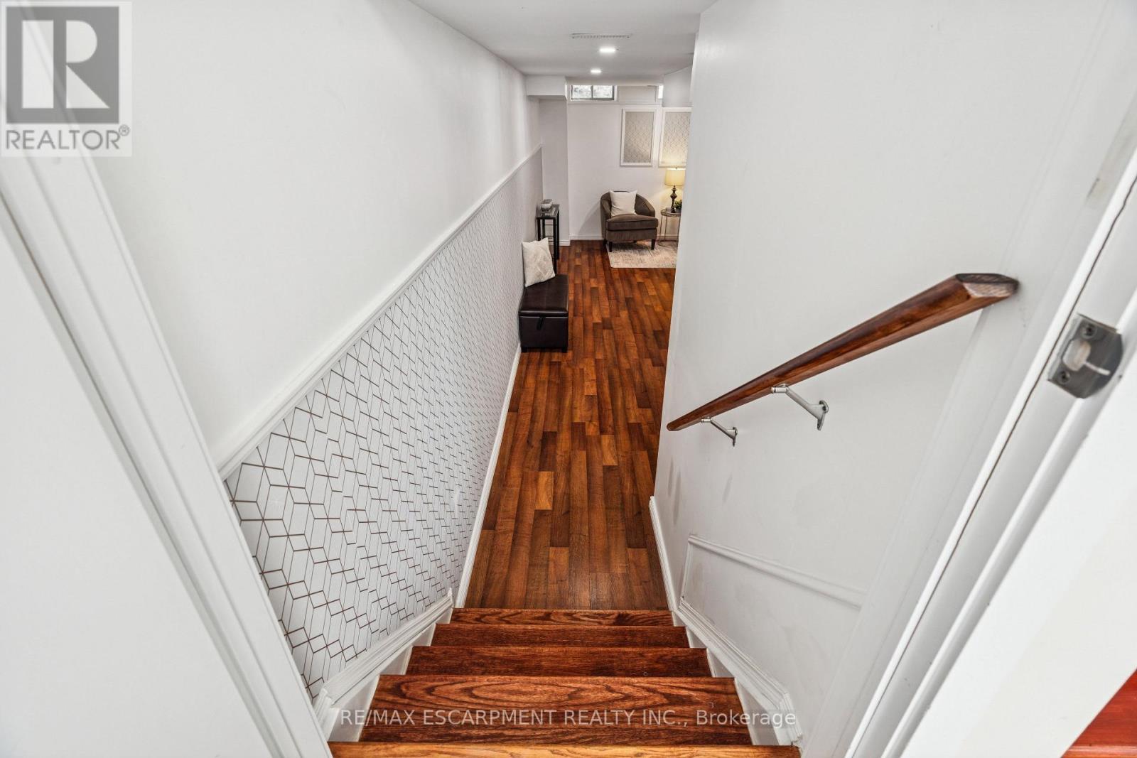 12 Crafter Crescent, Hamilton, ON - Indoor Photo Showing Other Room