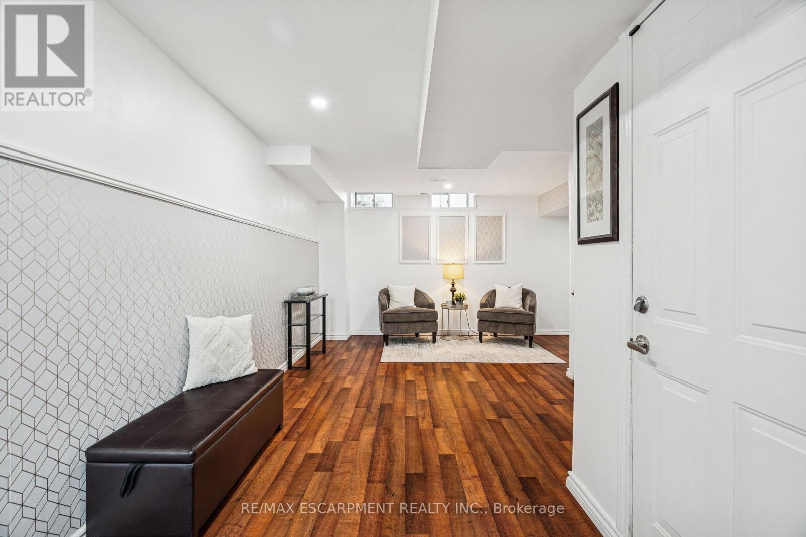 12 Crafter Crescent, Hamilton, ON - Indoor Photo Showing Other Room