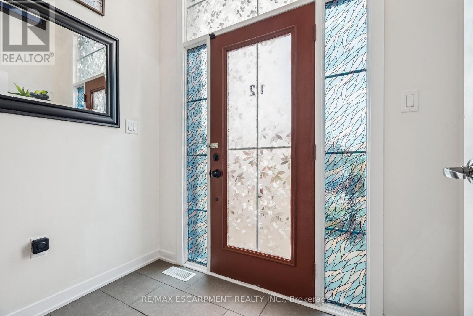 12 Crafter Crescent, Hamilton, ON - Indoor Photo Showing Other Room