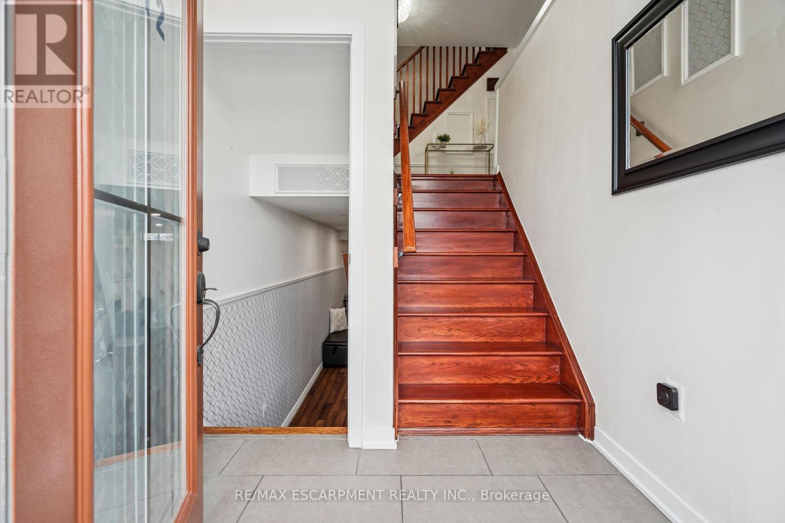 12 Crafter Crescent, Hamilton, ON - Indoor Photo Showing Other Room