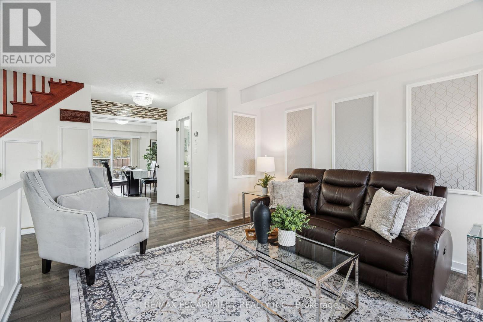 12 Crafter Crescent, Hamilton, ON - Indoor Photo Showing Living Room