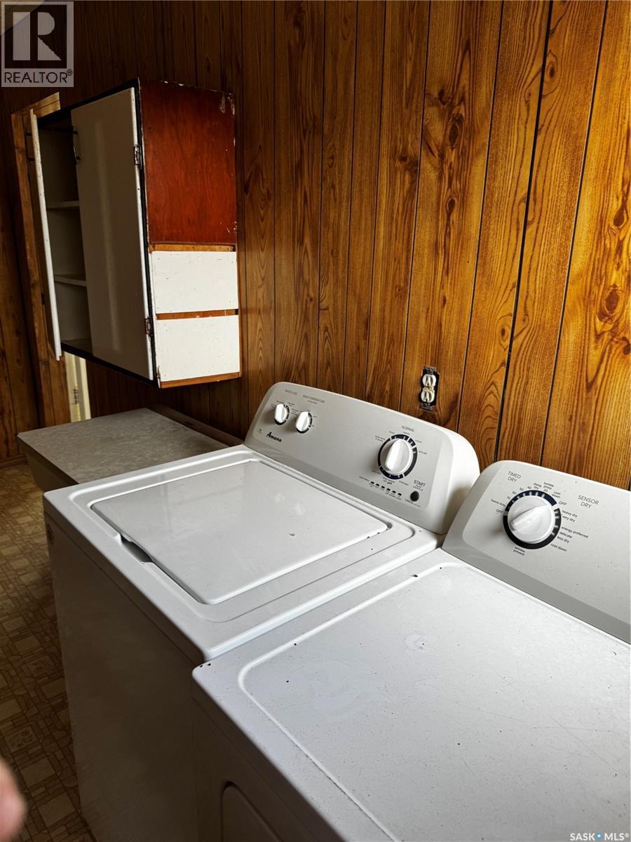 210 2Nd Avenue W, Nokomis, SK - Indoor Photo Showing Laundry Room