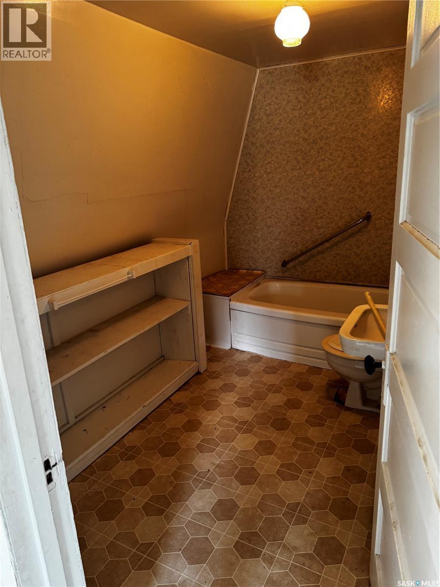 210 2Nd Avenue W, Nokomis, SK - Indoor