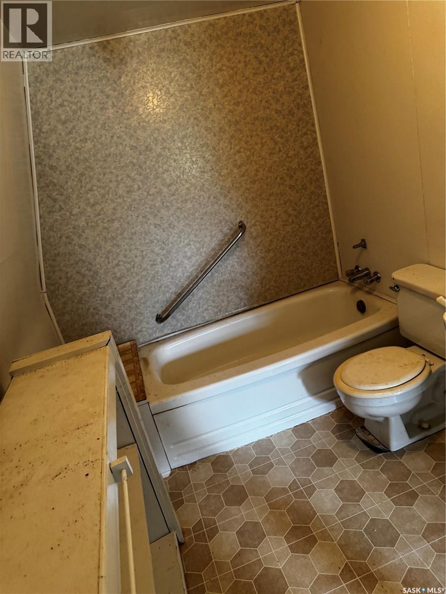 210 2Nd Avenue W, Nokomis, SK - Indoor Photo Showing Bathroom