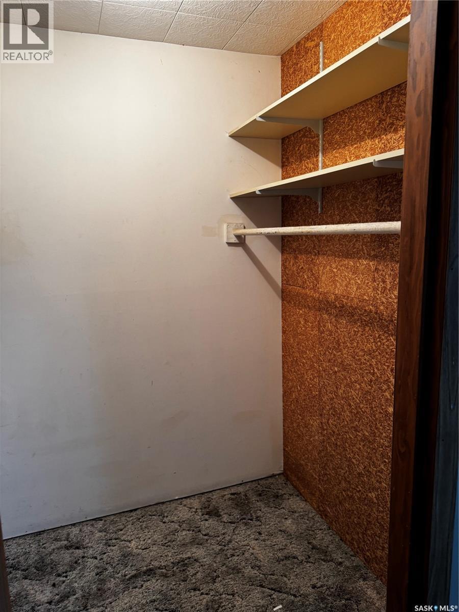 210 2Nd Avenue W, Nokomis, SK - Indoor