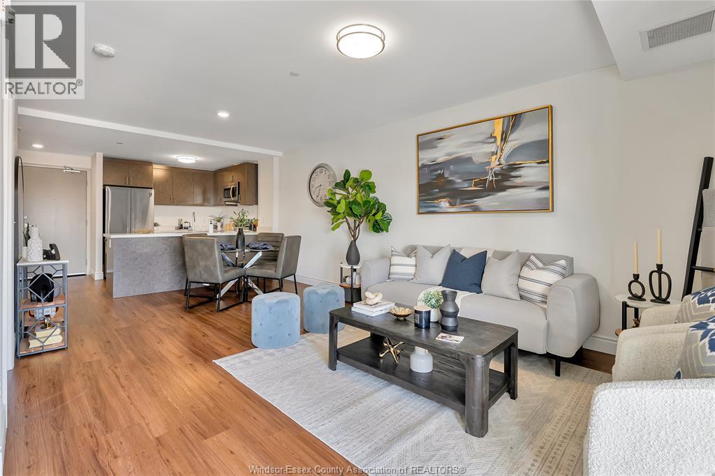 1489 Banwell Unit# 725, Windsor, ON - Indoor Photo Showing Living Room