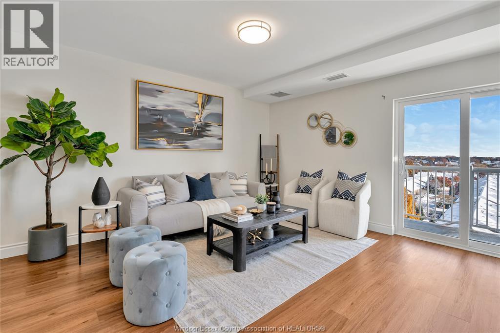 1489 Banwell Unit# 725, Windsor, ON - Indoor Photo Showing Living Room