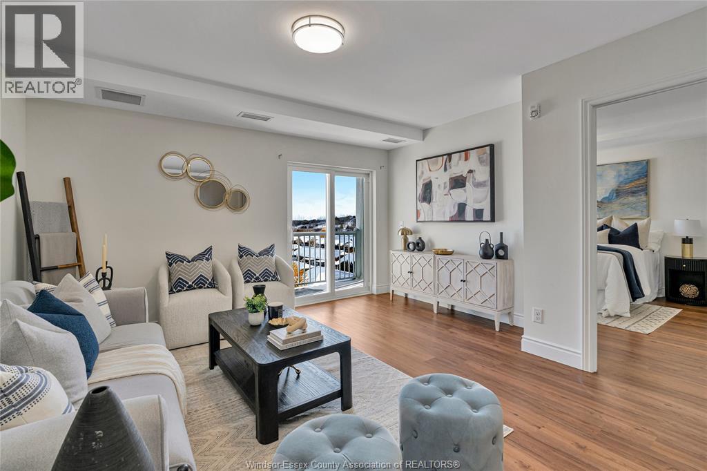 1489 Banwell Unit# 725, Windsor, ON - Indoor Photo Showing Living Room