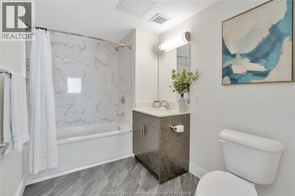 1489 Banwell Unit# 725, Windsor, ON - Indoor Photo Showing Bathroom