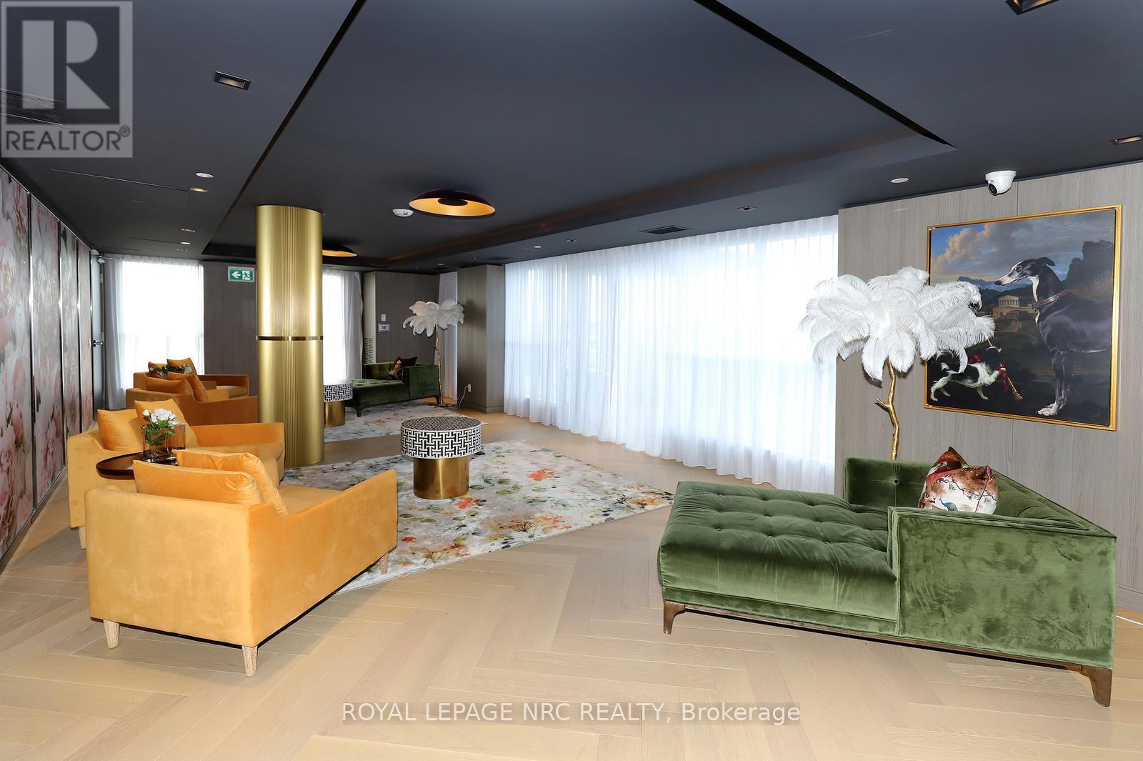 Ph02 - 405 Dundas Street W, Oakville, ON - Indoor Photo Showing Other Room