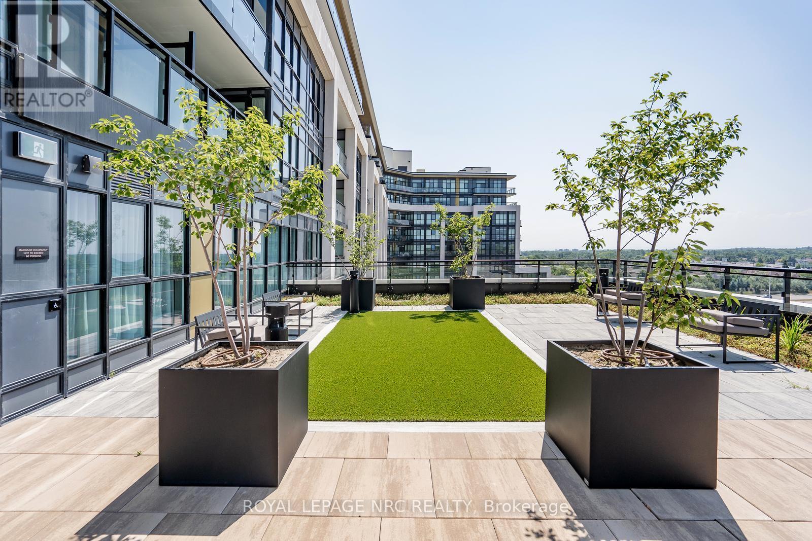 Ph02 - 405 Dundas Street W, Oakville, ON - Outdoor