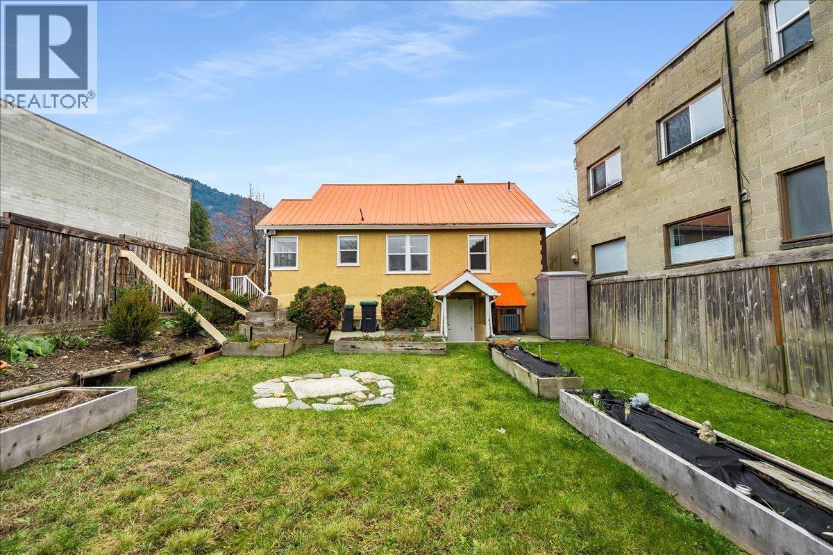 214 11Th Avenue, Castlegar, BC