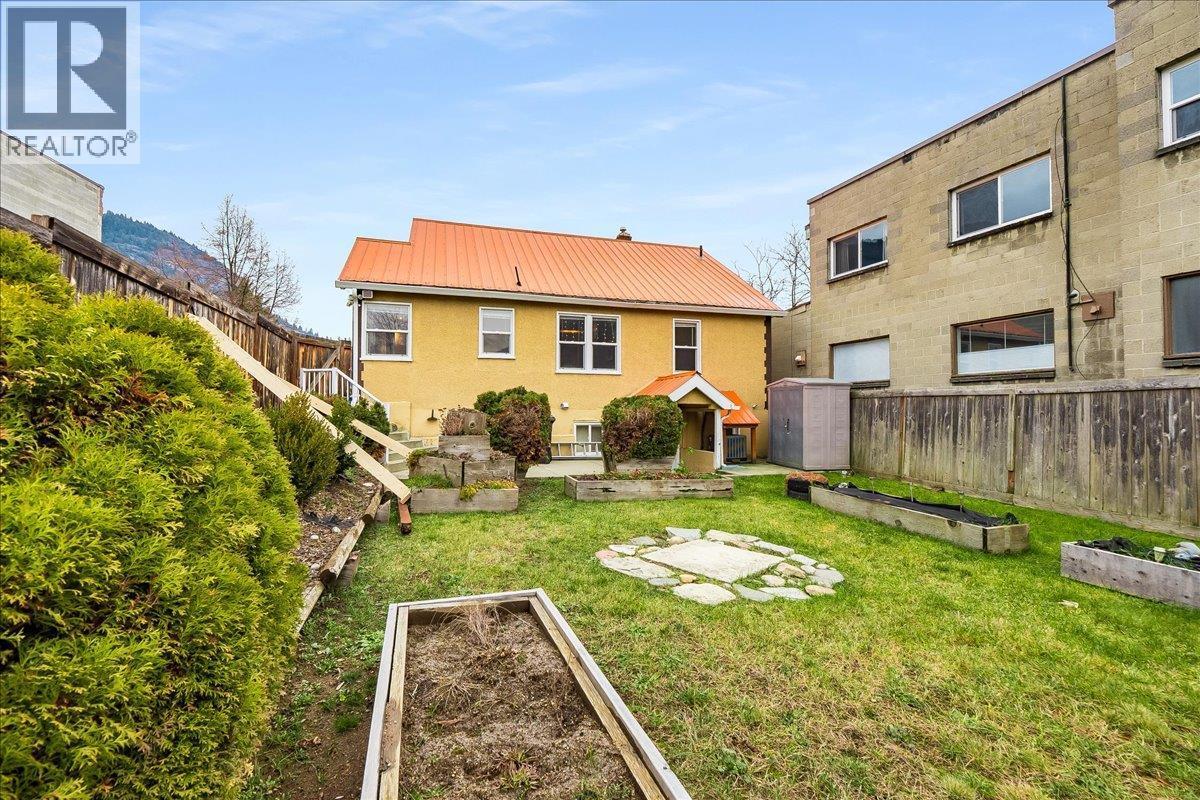 214 11Th Avenue, Castlegar, BC