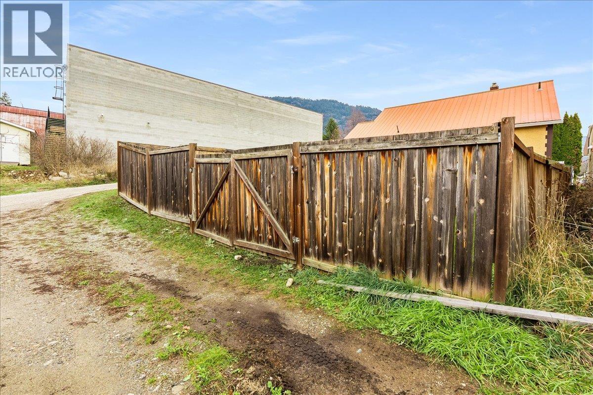 214 11Th Avenue, Castlegar, BC