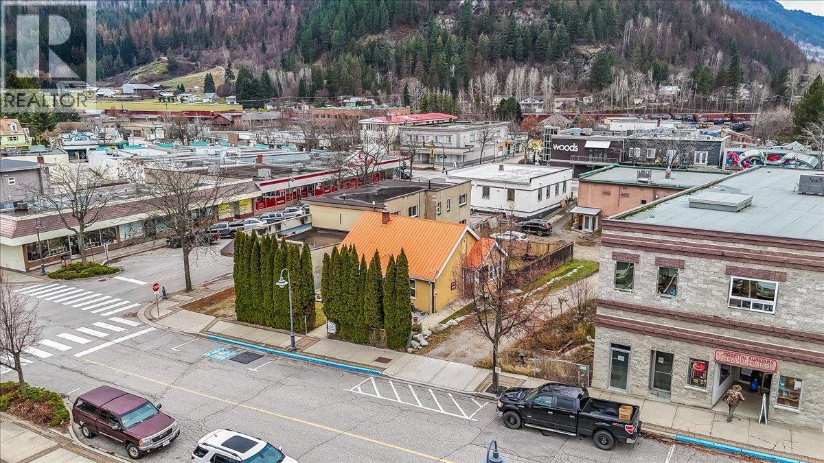 214 11Th Avenue, Castlegar, BC