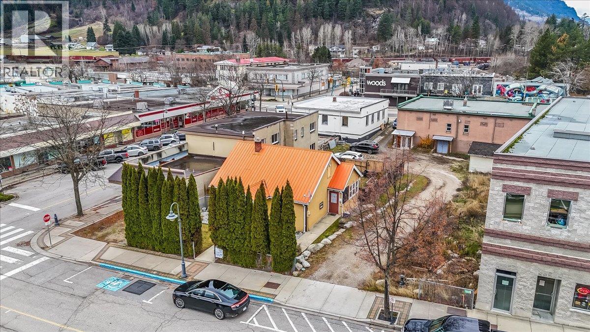 214 11Th Avenue, Castlegar, BC