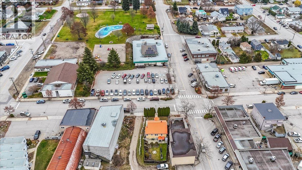 214 11Th Avenue, Castlegar, BC