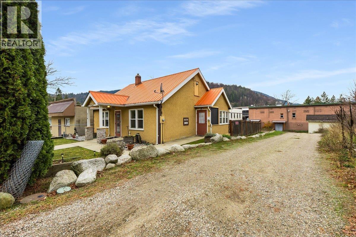 214 11Th Avenue, Castlegar, BC