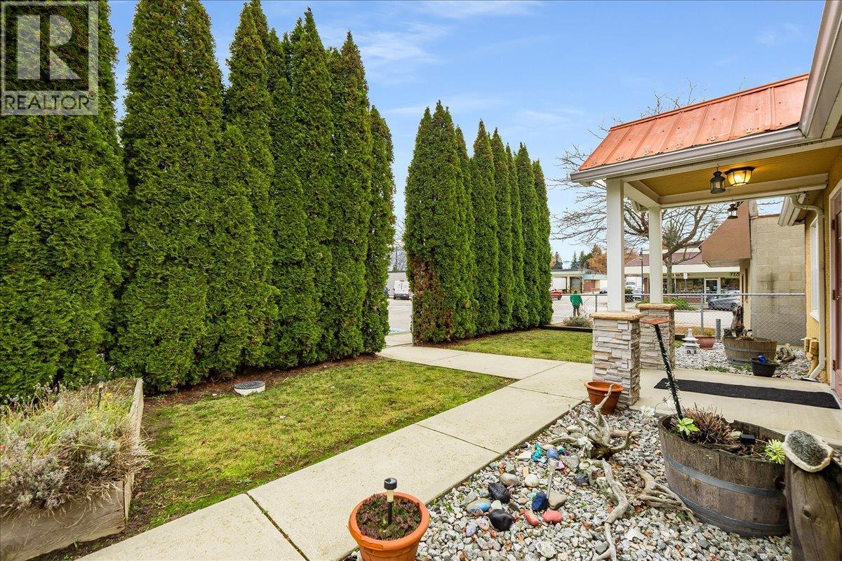 214 11Th Avenue, Castlegar, BC