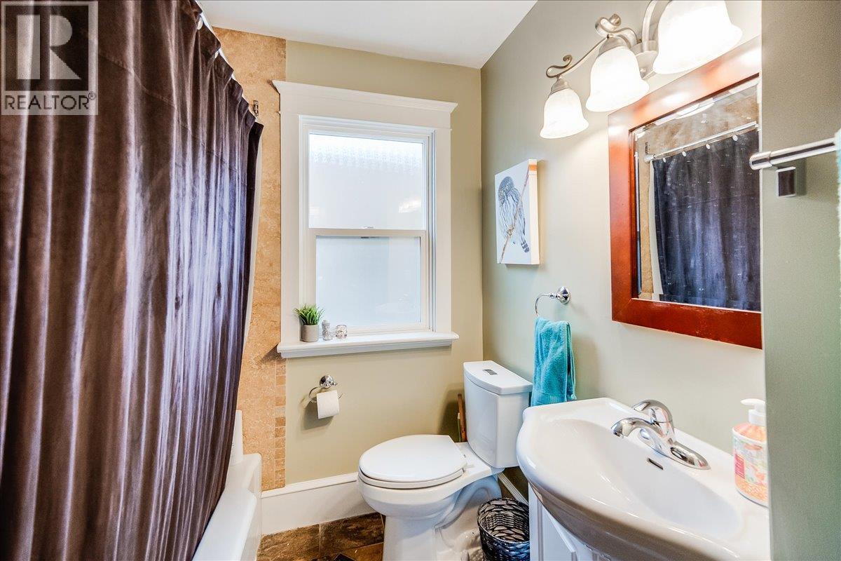 214 11Th Avenue, Castlegar, BC