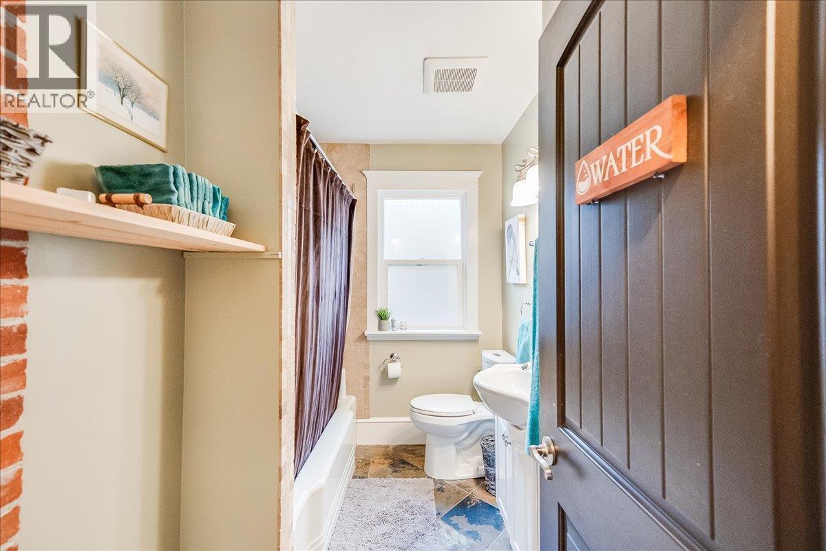 214 11Th Avenue, Castlegar, BC