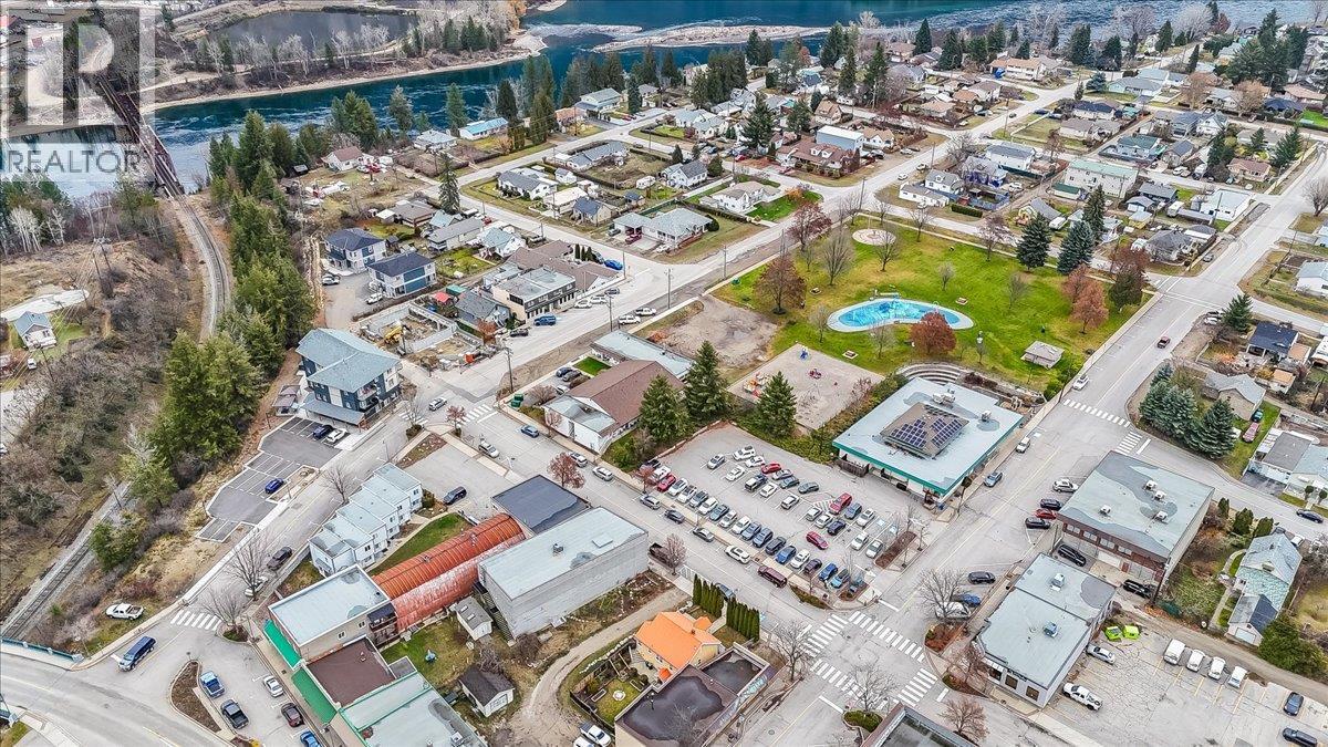 214 11Th Avenue, Castlegar, BC