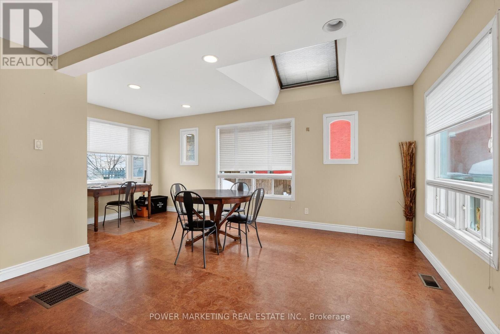 21 Perkins Street, Ottawa, ON - Indoor Photo Showing Dining Room