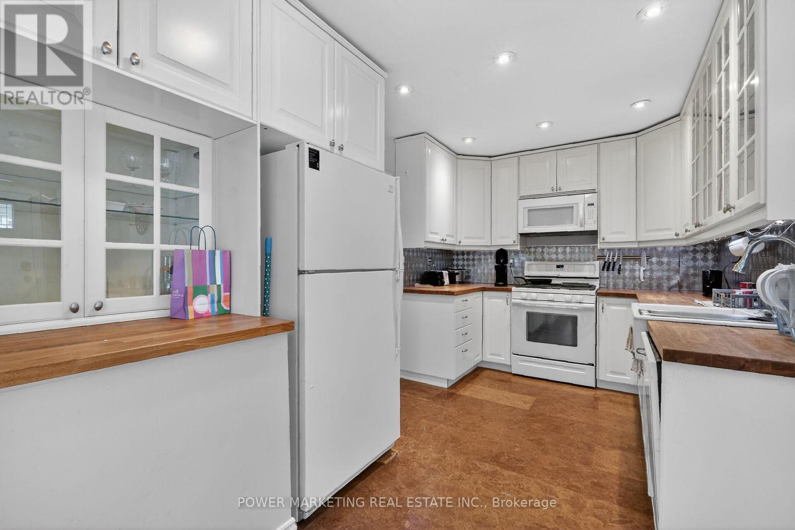 21 Perkins Street, Ottawa, ON - Indoor Photo Showing Kitchen
