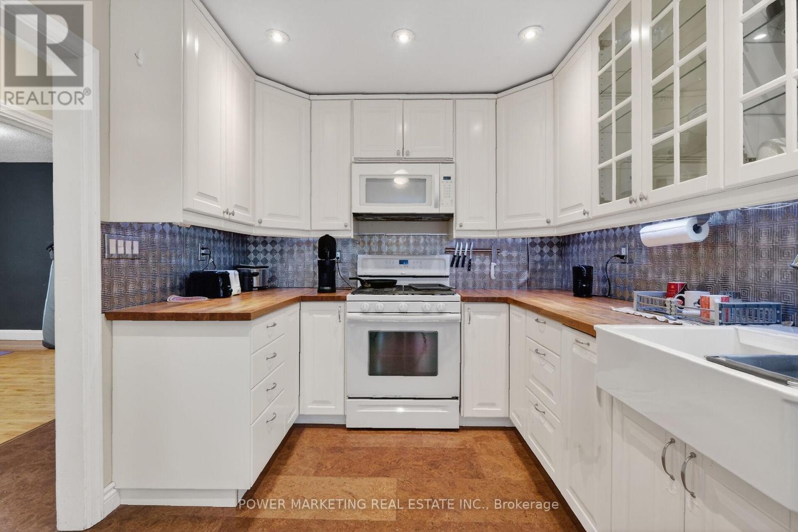 21 Perkins Street, Ottawa, ON - Indoor Photo Showing Kitchen