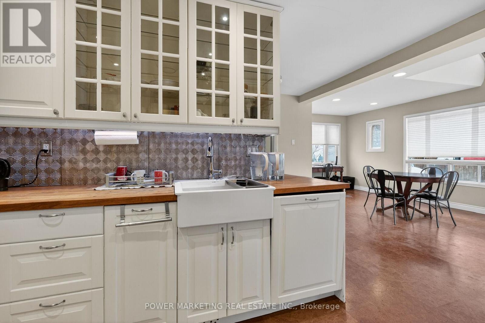21 Perkins Street, Ottawa, ON - Indoor Photo Showing Kitchen