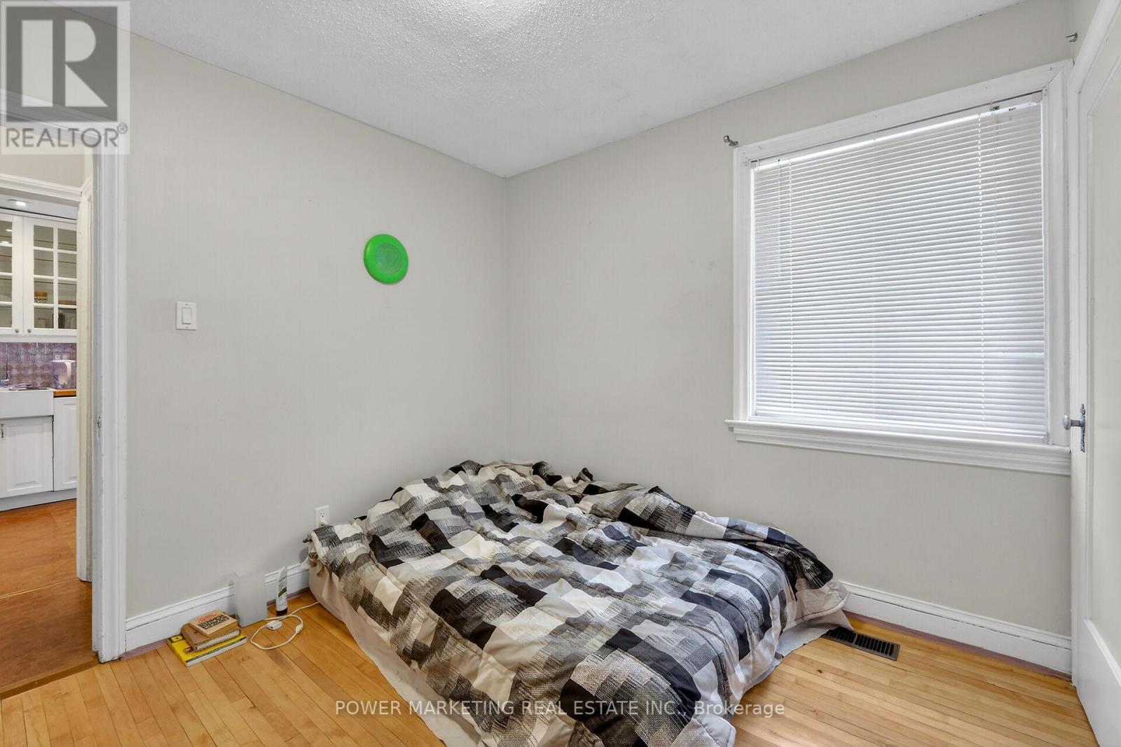 21 Perkins Street, Ottawa, ON - Indoor Photo Showing Bedroom