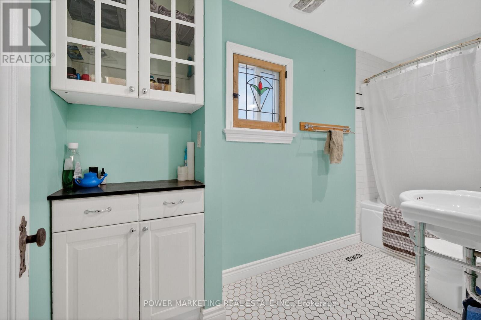 21 Perkins Street, Ottawa, ON - Indoor Photo Showing Bathroom