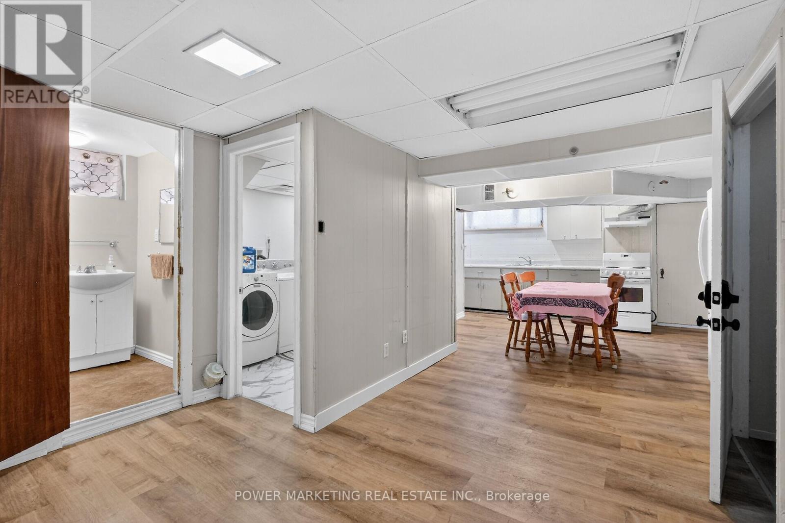 21 Perkins Street, Ottawa, ON - Indoor Photo Showing Laundry Room