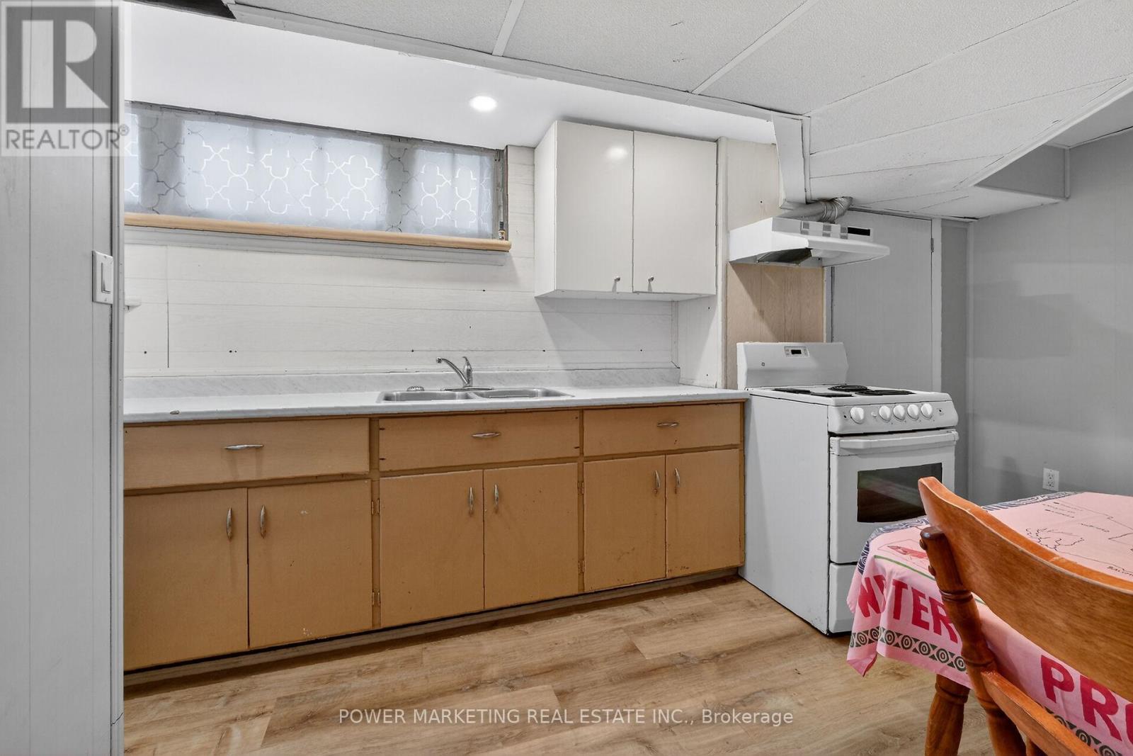 21 Perkins Street, Ottawa, ON - Indoor Photo Showing Kitchen With Double Sink