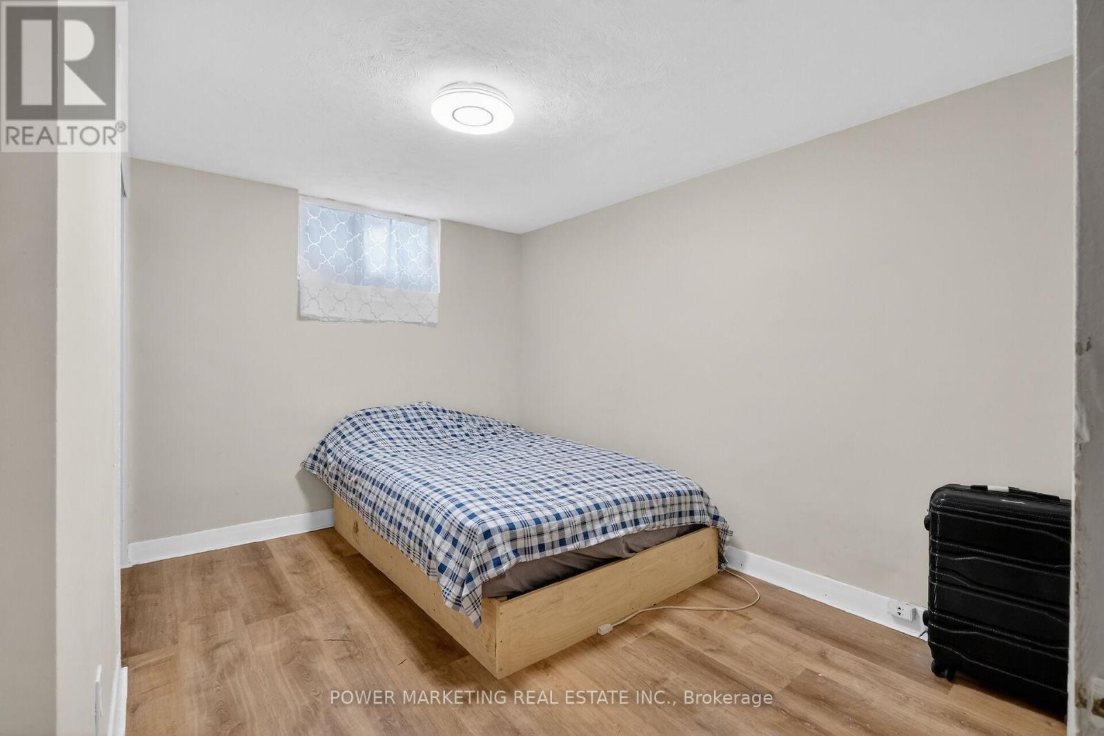 21 Perkins Street, Ottawa, ON - Indoor Photo Showing Bedroom