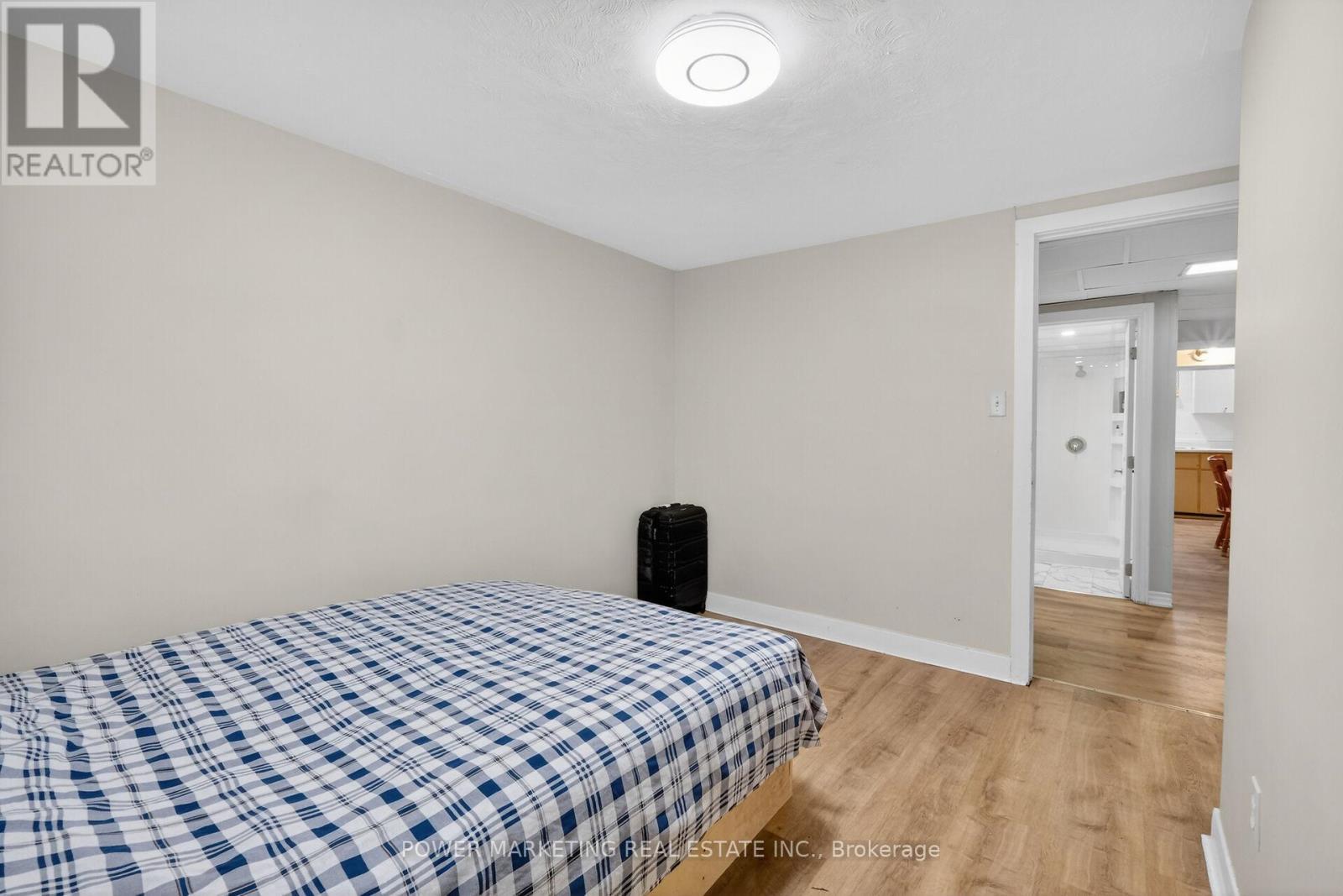 21 Perkins Street, Ottawa, ON - Indoor Photo Showing Bedroom