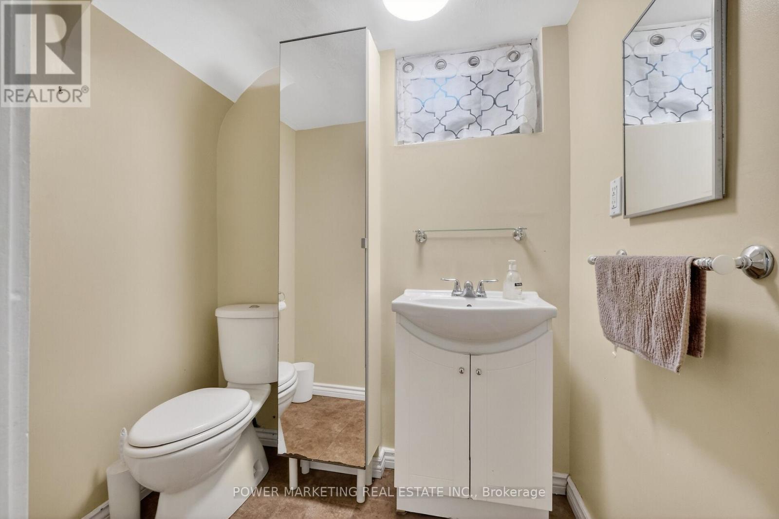 21 Perkins Street, Ottawa, ON - Indoor Photo Showing Bathroom