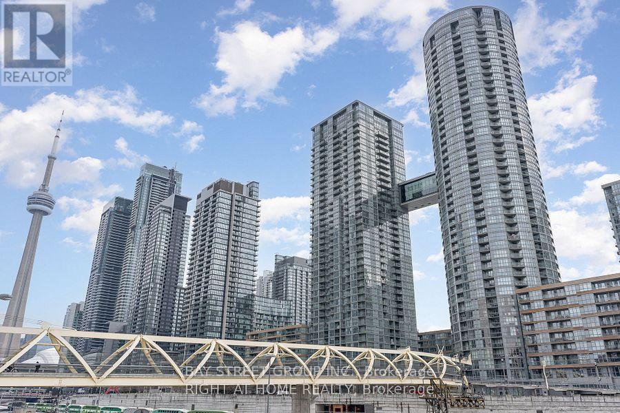 2011 - 15 Iceboat Terrace, Toronto, ON - Outdoor With Facade
