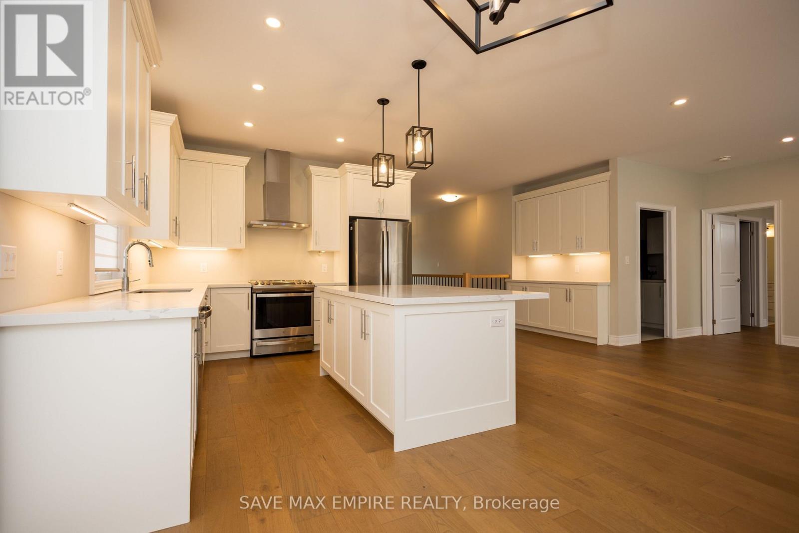 3580 Canfield Crescent, Fort Erie, ON - Indoor Photo Showing Kitchen With Upgraded Kitchen