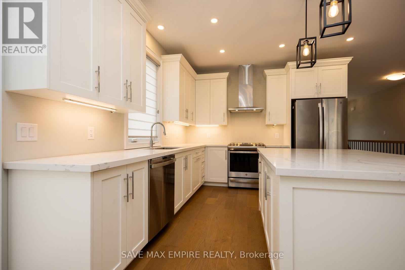 3580 Canfield Crescent, Fort Erie, ON - Indoor Photo Showing Kitchen With Upgraded Kitchen