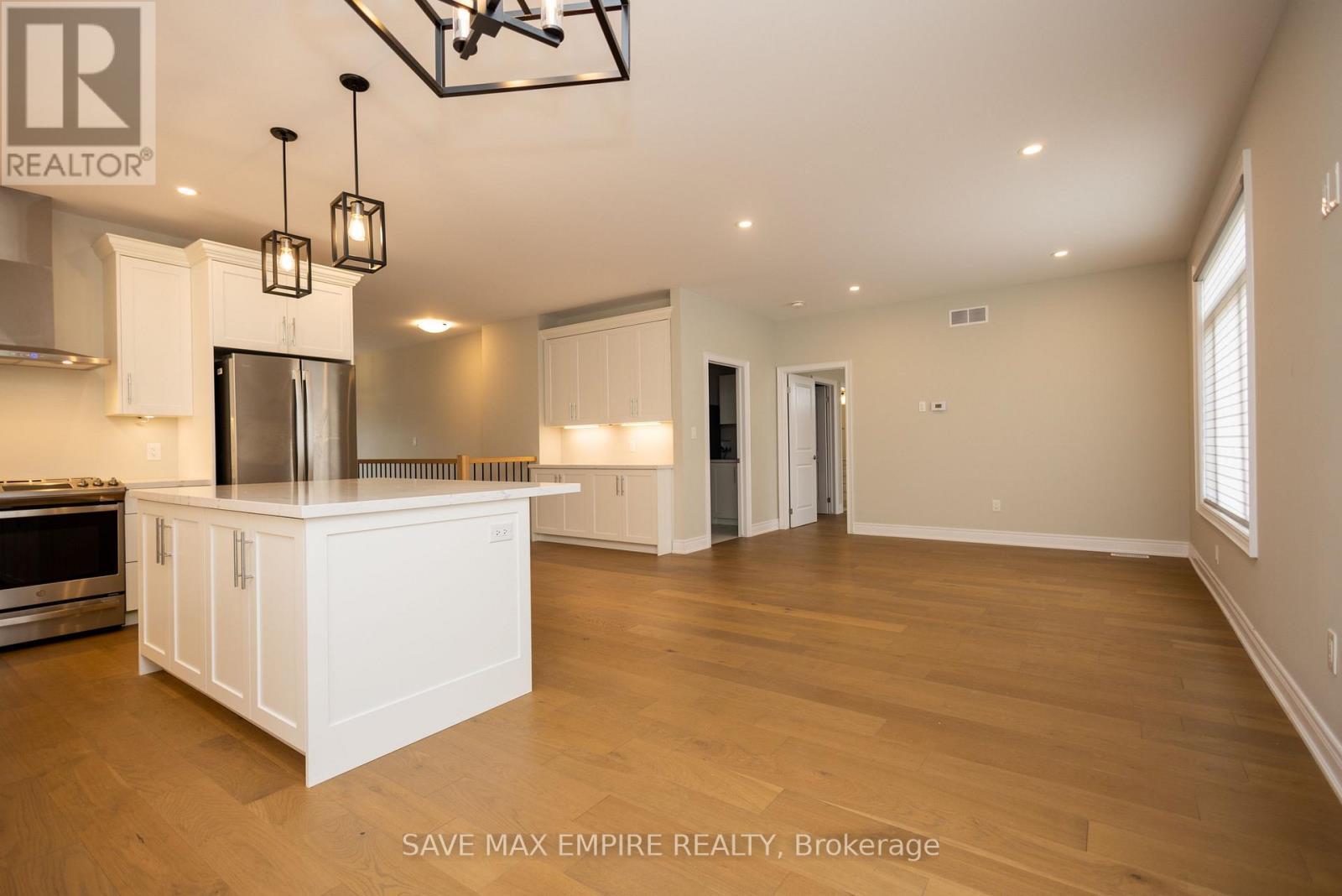 3580 Canfield Crescent, Fort Erie, ON - Indoor Photo Showing Kitchen With Upgraded Kitchen