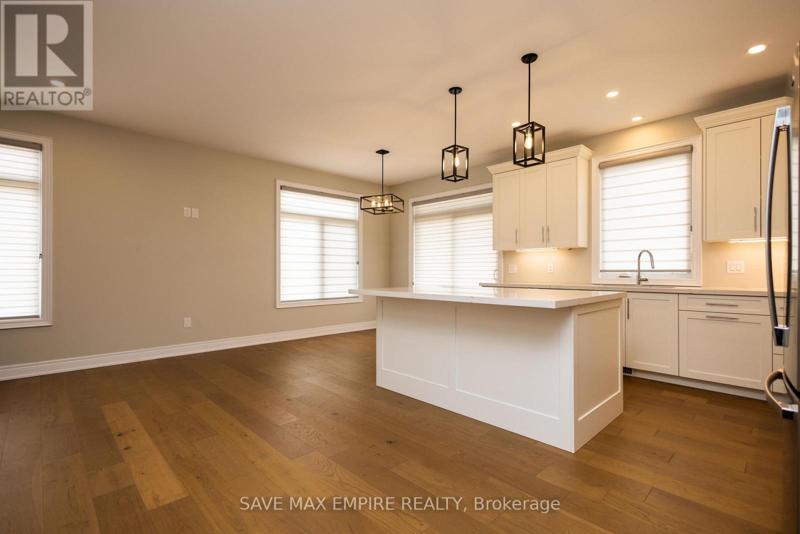 3580 Canfield Crescent, Fort Erie, ON - Indoor Photo Showing Kitchen With Upgraded Kitchen