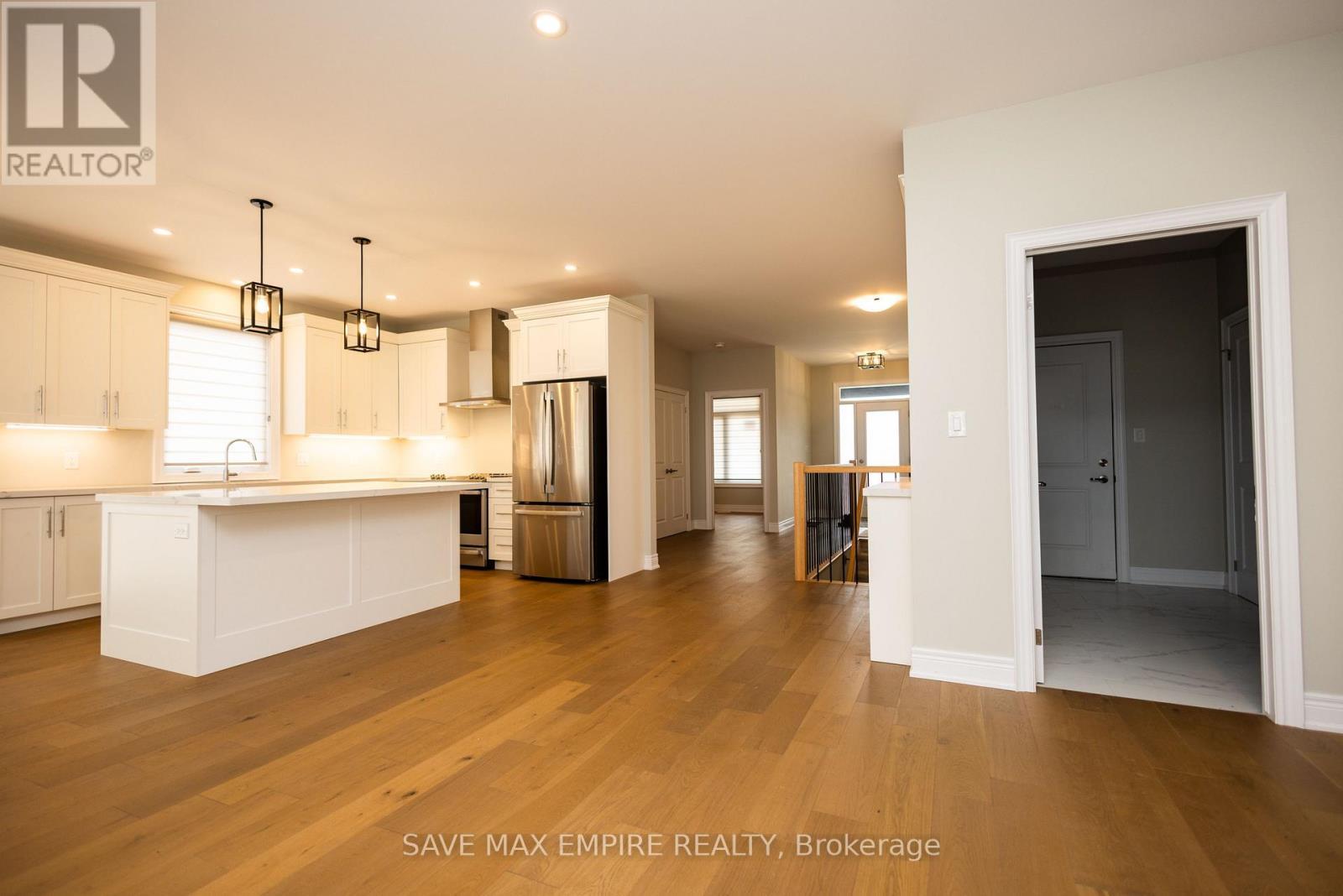 3580 Canfield Crescent, Fort Erie, ON - Indoor Photo Showing Kitchen