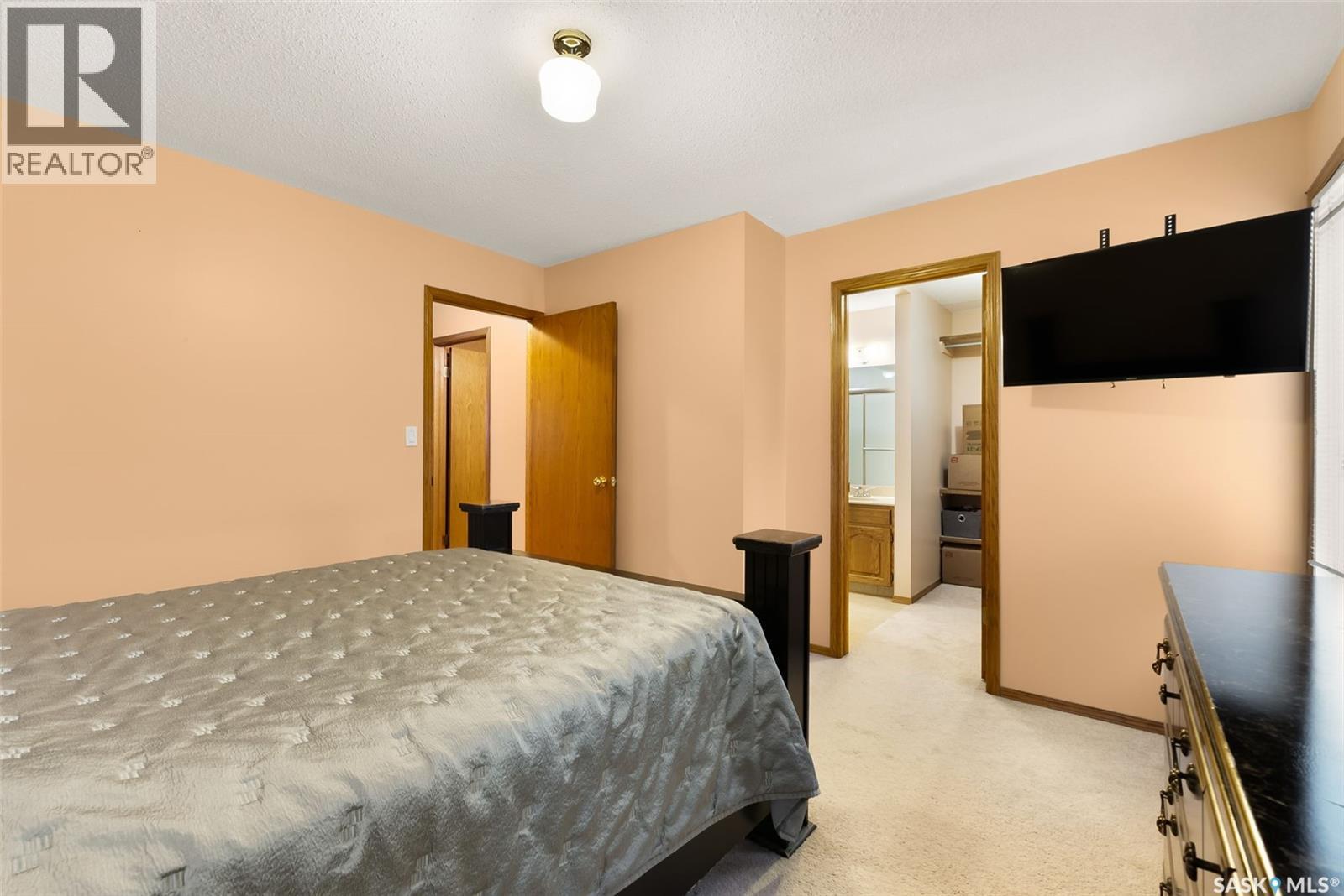 1506 Truesdale Drive E, Regina, SK - Indoor Photo Showing Bedroom
