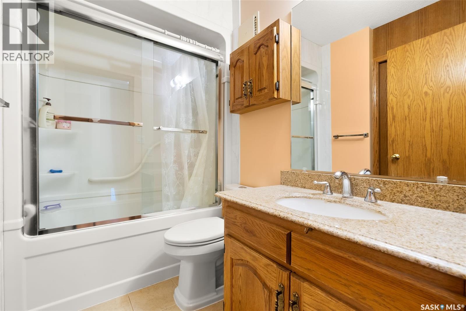 1506 Truesdale Drive E, Regina, SK - Indoor Photo Showing Bathroom