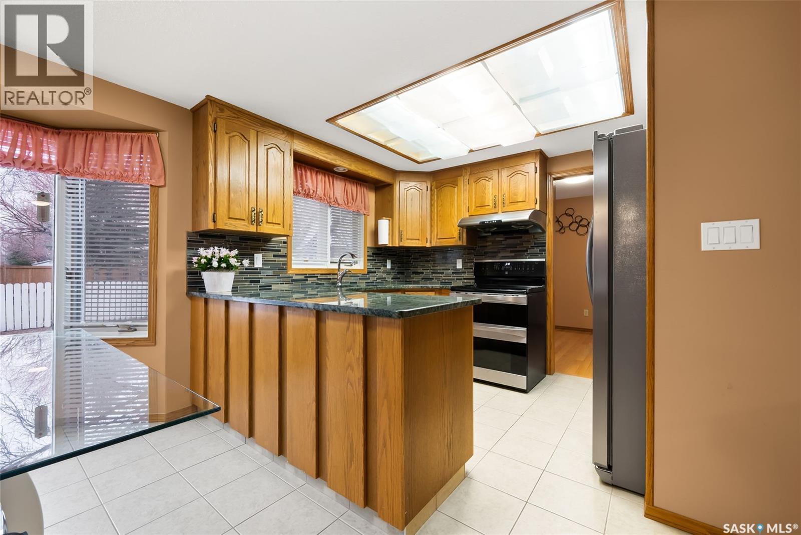 1506 Truesdale Drive E, Regina, SK - Indoor Photo Showing Kitchen