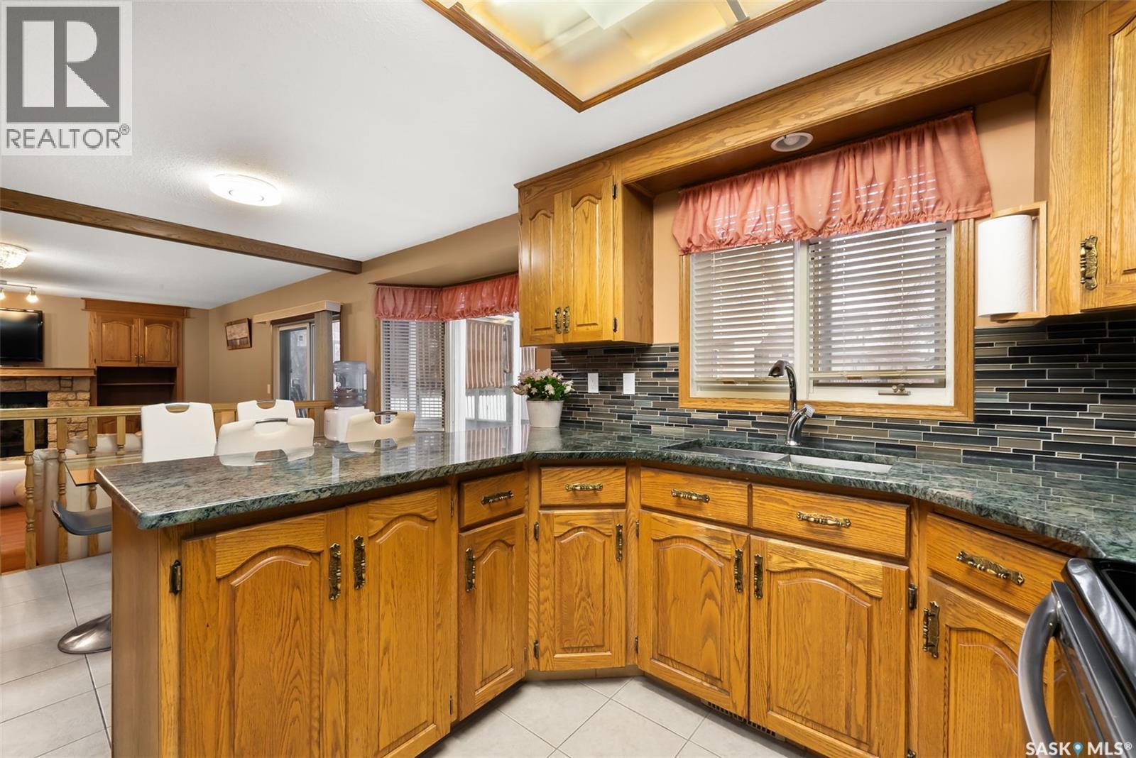 1506 Truesdale Drive E, Regina, SK - Indoor Photo Showing Kitchen