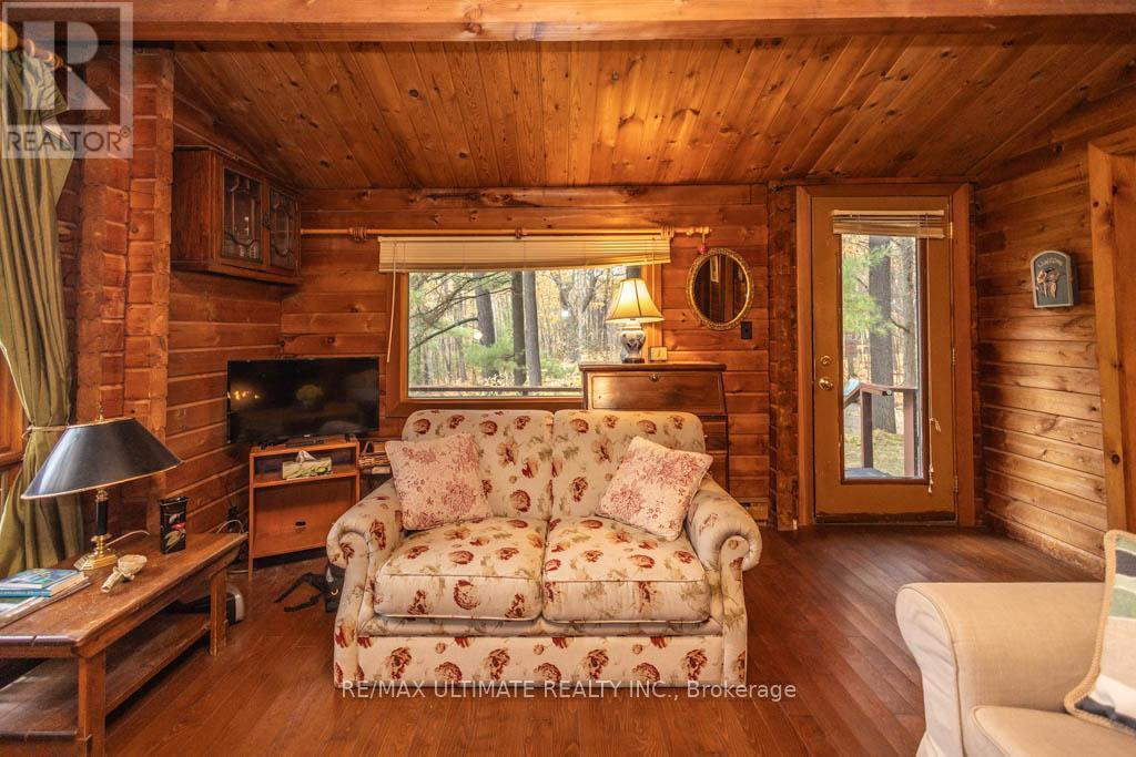 65 Sumac Lane, Scugog, ON - Indoor Photo Showing Living Room