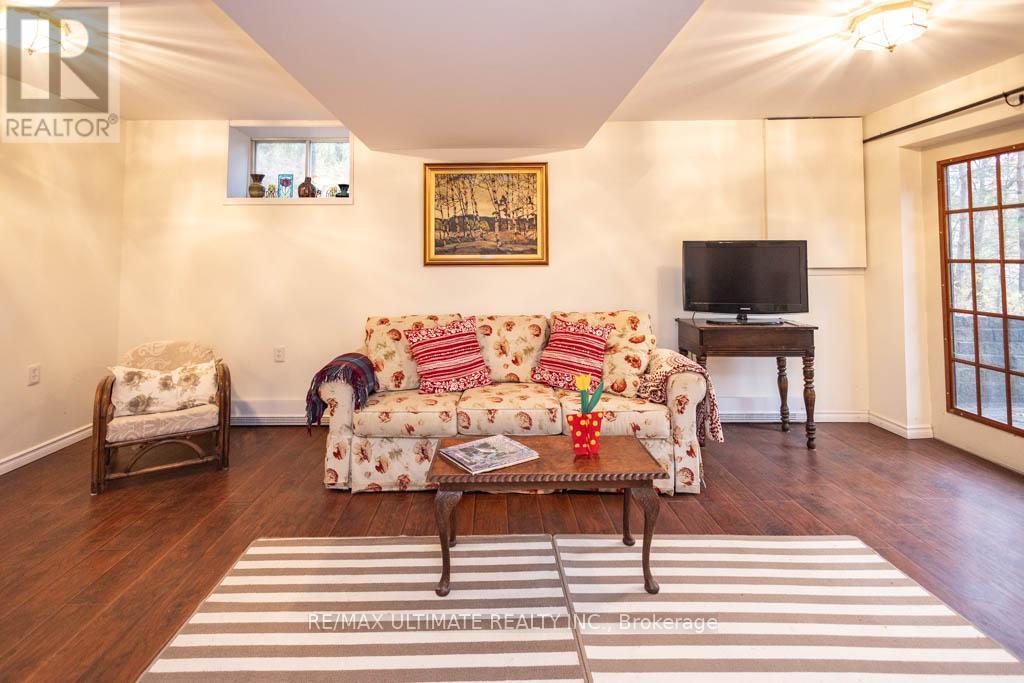 65 Sumac Lane, Scugog, ON - Indoor Photo Showing Living Room